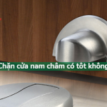 Chặn cửa nam châm có tốt không? Phân biệt với cục chặn cửa
